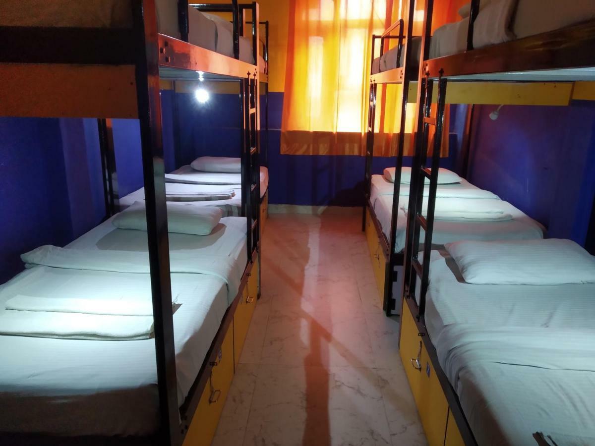 Bunk Hostel Delhi Hostel *